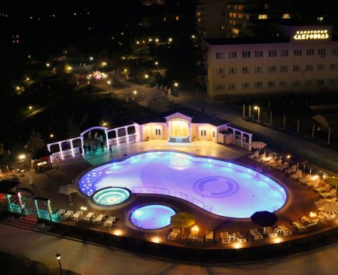 бассейн с подсветкой в Крыму